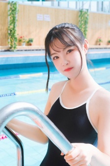客厅亲女小雪小芳